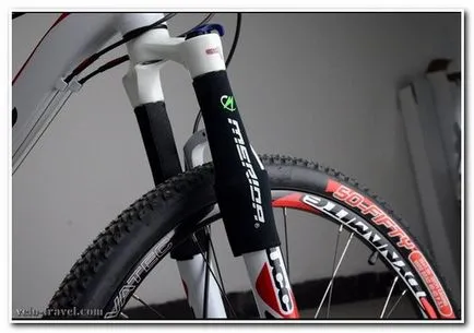 Amortizare sau furcă rigidă pentru o bicicletă, velo-călătorie