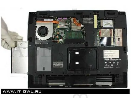 Cum să demontați laptop 1