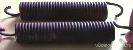 Bloc arc cu mâinile lor