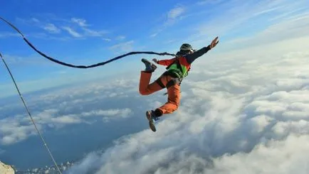 Business pe stâlp cu o frânghie (bungee jumping și frânghie) „dengodel