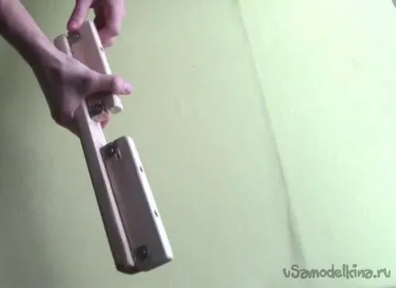 Bloc arc cu mâinile lor