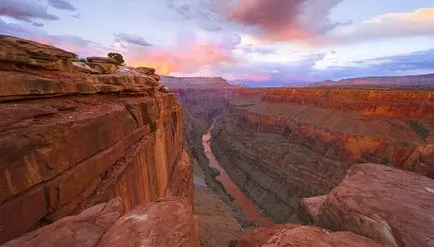 Grand Canyon, un mare Grand Canyon în Statele Unite ale Americii (Grand Canyon) Grand Canyon, un mare Grand Canyon din SUA