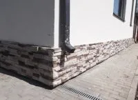 Cum de a decora exteriorul casei subsol
