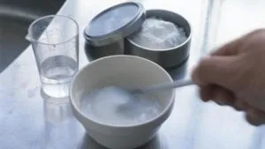 Cum să se spele lipici de la o bandă adezivă cu folie de plastic orice detergenti puteți utiliza videoclipuri și fotografii