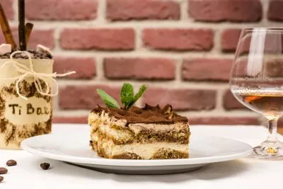 Ce se poate înlocui brânza mascarpone într-o casă pentru tiramisu, prăjitură cu brânză sau alte nevoi