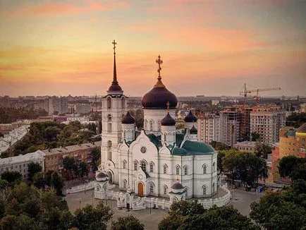 Catedrala este diferită de templu