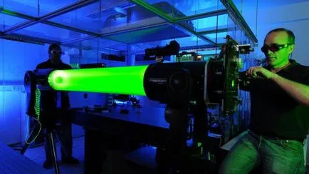 Ce este un surse de lumină laser de lumină laser, și apărarea acesteia (este) Ce este o surse de lumină de lumină laser, cu laser și protecția sa de la el