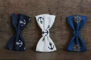 Face fluturi pentru groomsmen cu mâinile lor (fluture) Noi facem fluturi pentru groomsmen cu mâinile lor