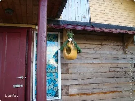 Bun chestii Cabana și un stup de albine, artiști de țară