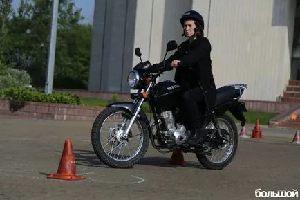 O fată și o motocicletă așa cum a început