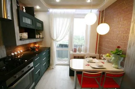 Design de bucătărie cu o fotografie balcon o bucătărie mică, cu un balcon și un interior ușă, un prag (proiectare) Design de bucătărie cu o fotografie balcon o bucătărie mică, cu un balcon și un prag interior ușă,