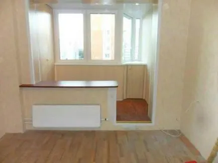 Design de bucătărie cu o fotografie balcon o bucătărie mică, cu un balcon și un interior ușă, un prag (proiectare) Design de bucătărie cu o fotografie balcon o bucătărie mică, cu un balcon și un prag interior ușă,