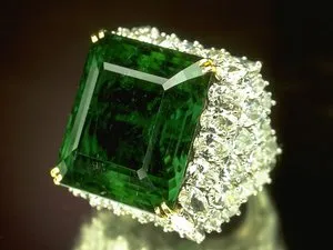pietre prețioase și verde poludragotsennyen ca numit, caracteristici, domeniu
