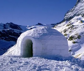 Casa igloo de zăpadă și gheață eschimoșilor