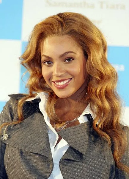 Evoluția imaginii Beyonce modul de a schimba coafura si make-up celebritati