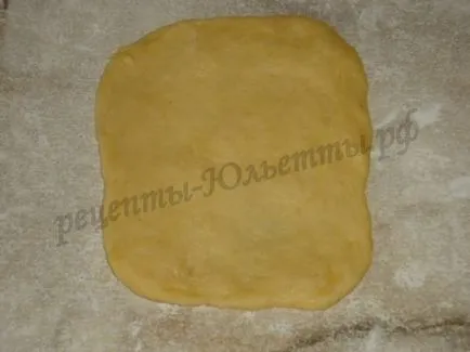 rulouri formular cu fotografii la frumoase chifle turnate din aluat de drojdie (cum ar fi chifle turnate) Forma sub formă de rulouri cu fotografii ca o frumoase chifle turnate din aluat de drojdie