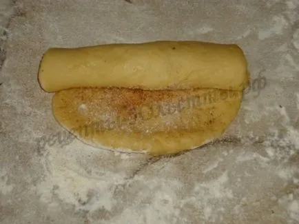 rulouri formular cu fotografii la frumoase chifle turnate din aluat de drojdie (chifle) Forma sub formă de rulouri cu fotografii ca o frumoase chifle turnate din aluat de drojdie