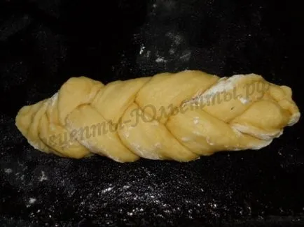 role Form cu fotografii ca o frumoasă chifle turnate din aluat de drojdie (formular) Forma sub formă de rulouri cu fotografii ca o frumoase chifle turnate din aluat de drojdie