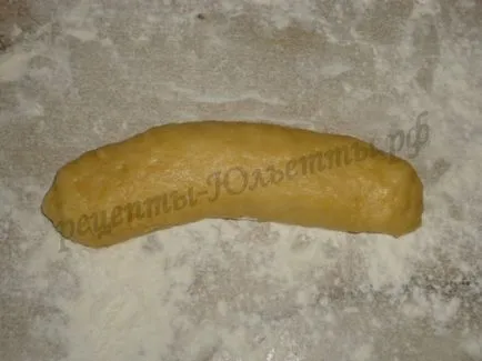 rulouri formular cu fotografii la frumoase chifle turnate din aluat de drojdie (chifle) Forma sub formă de rulouri cu fotografii ca o frumoase chifle turnate din aluat de drojdie