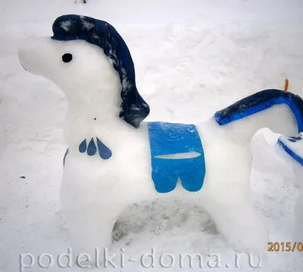 Cifrele din zăpadă cu mâinile lor (foto, fișa postului), o cutie de idei și ateliere