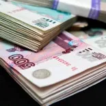 Taxa de timbru - adică, în cauzele civile, instanța de arbitraj cu pârâtul