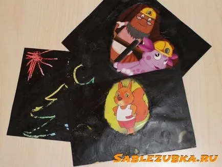 Gravura cu mâinile sale pe o hârtie acasă 4 moduri