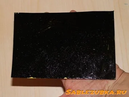 Gravura cu mâinile sale pe o hârtie acasă 4 moduri