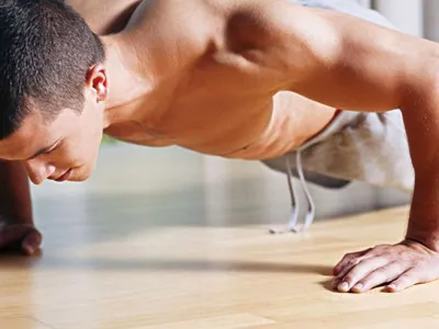 Swing piept fără gantere și haltere - exerciții - sala de fitness - viata barbatesc
