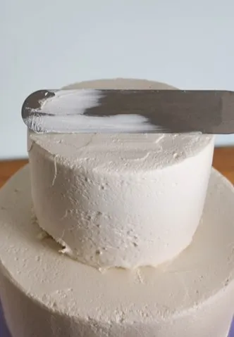 Cum să glazura un tort de nunta cu crema de unt