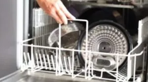 Ca multivarku se spală în interiorul capacului pentru bol