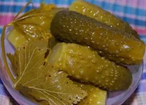 Cum se murarea castraveți în timpul iernii în băncile cu oțet 5 rețete acasă murate crocantă