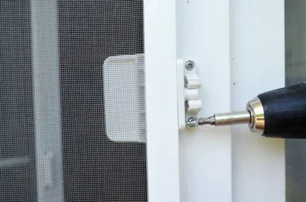Cum de a stabili plasa de tantari pe procesul de instalare fereastra 4 din plastic (plastic) Cum de a stabili plasa de tantari pe metoda fereastra de instalare 4 din plastic