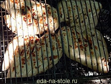 Cum la marinat pieptul de pui, mâncare pe masă