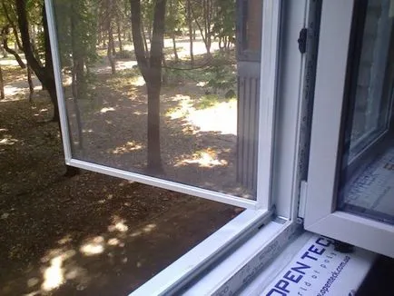 Cum de a stabili plasa de tantari pe metoda fereastra de instalare 4 din plastic (net) Cum de a stabili plasa de tantari pe metoda fereastra de instalare 4 din plastic