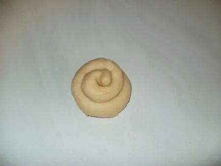Ca role mucegai de aluat dospit de diferite forme de umplut și neumplute (formulare burgeri) Cum de a sculpta chifle din aluat dospit cu umplutură de diferite forme și fără