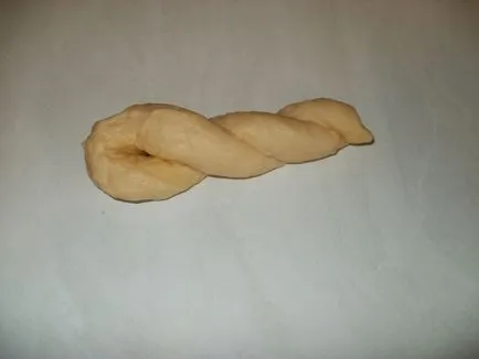 Ca role mucegai de aluat dospit de diferite forme ale umpluturii și neumplut (drojdie) Cum de a sculpta chifle din aluat dospit cu umplutură de diferite forme și fără