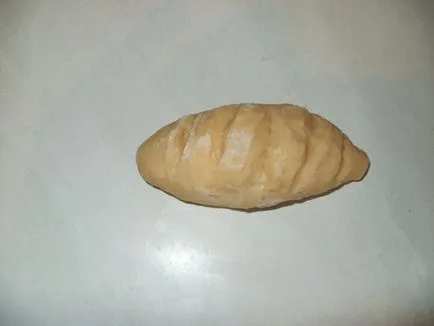 Ca role mucegai de diferite forme aluat de drojdie cu umplutură și fără (diferite) Cum de a sculpta chifle din aluat dospit cu umplutură de diferite forme și fără