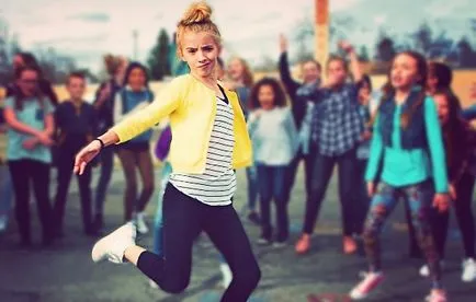 Cum să învețe să danseze la domiciliu pentru începători (să învețe să danseze la domiciliu) Cum să învețe să danseze la domiciliu pentru începători