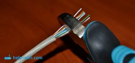 Deoarece cablul de rețea fără instrument de sertizare (șurubelniță)