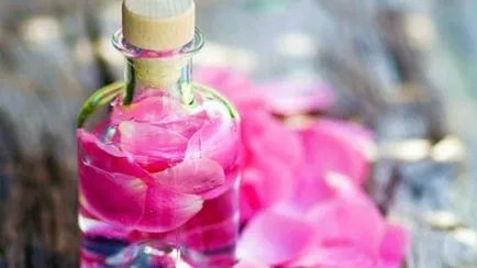 Cum de a face lotiune de petale de trandafir, la pas cu pas acasă și este disponibil - pulsul frumuseții feminine