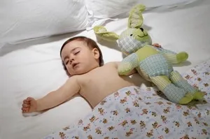 Cum se intarca un copil adormit cu părinții