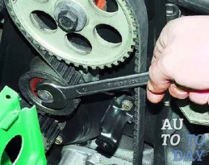 Pe măsură ce trage centura - a reveni la încărcarea normală (tensiunea curelei de regenerare) Cum de a strânge cureaua alternatorului - a reveni la încărcarea normală