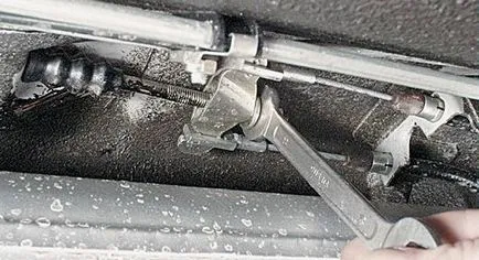 Cum de a trage frâna de mână pe VAZ-2110 (trimis pentru a face reparații auto) Cum de a trage frâna de mână pe VAZ-2110