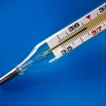 Cum să măsoare temperatura corpului cu un termometru cu mercur (dreapta) Cum se măsoară temperatura corpului cu un termometru cu mercur