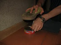 Cum de a deschide un borcan de șprot două lingurițe și adidași