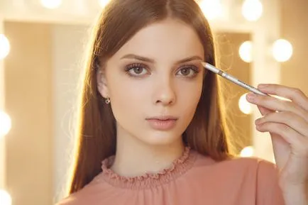 Cum se aplică în mod corespunzător de machiaj pe fata de etapa de aplicare de fotografii pas (machiaj) Cum se aplică în mod corespunzător de machiaj pe fața pas cu pas de aplicare fotografie