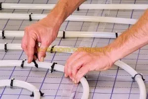 Cum de a pune o podea de apă caldă, cu mâinile - tipurile și etapele de instalare, recomandări de masterat (lor) Cum de a pune o podea de apă caldă, cu mâinile - tipurile și etapele de instalare, recomandări de masterat