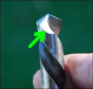 Cum să ascuți un burghiu pentru metal cu mâinile lor (pentru a se pisa) Cum să ascuți un burghiu pentru metal cu mâinile lor