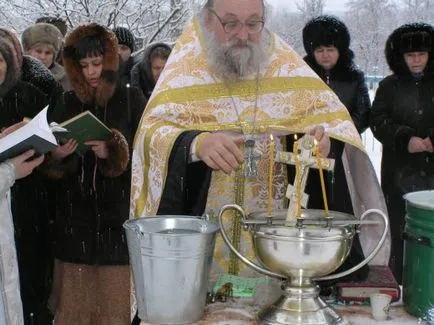 Așa cum botezul este celebrat și de ce se scalde în principal gaura, știri fierbinți, stil de viață, religie (mod de viață) Așa cum botezul este celebrat și de ce se scalde în principal gaura, știri fierbinți, stil de viață, religie