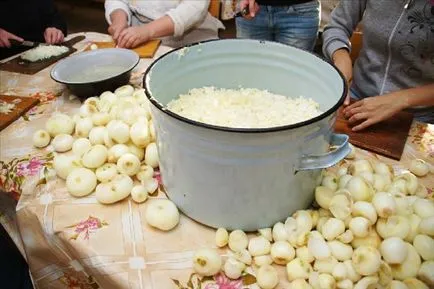 Cum se taie si coaja de ceapa fara lacrimi - cele mai eficiente metode
